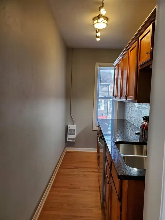 31 Esther St, Worcester, MA 01604 - #2