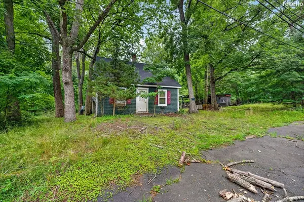 52 S Main St, Berkley, MA 02779