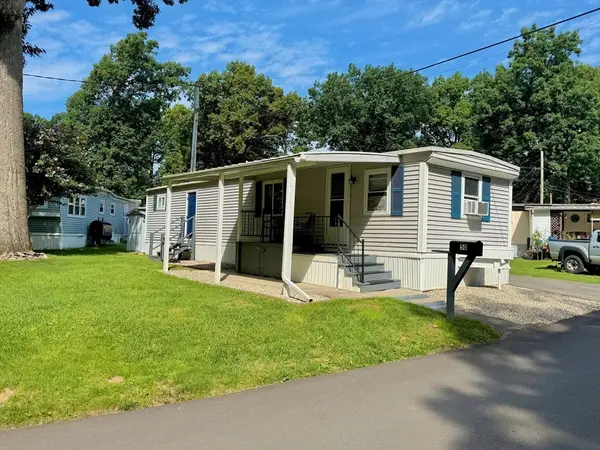 50 Puffin Dr, Chicopee, MA 01020