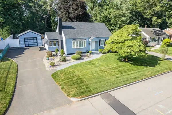 12 Kenway Dr, Springfield, MA 01104