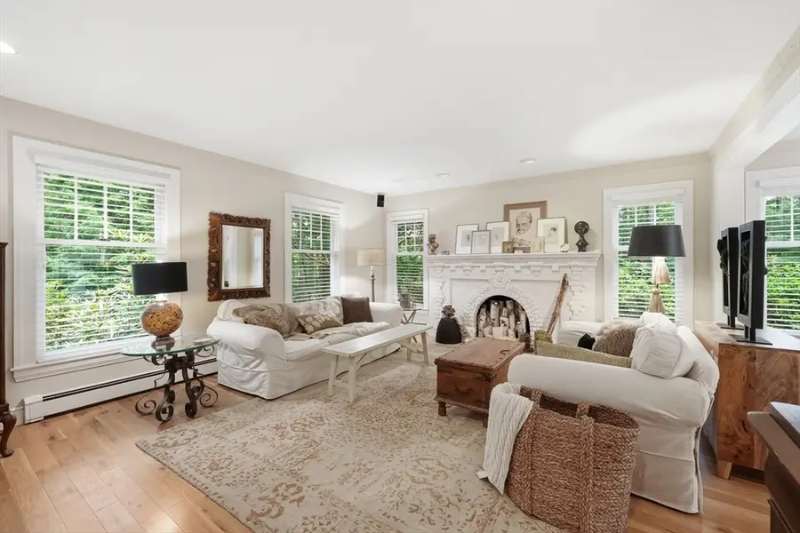 18 Village Green Ln, Holden, MA 01520 - #2