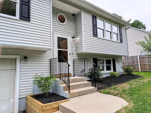22 Pine Needle Ln, Springfield, MA 01118