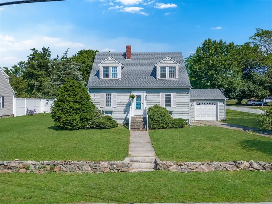 23 Hammond St, Mattapoisett, MA 02739 - #2