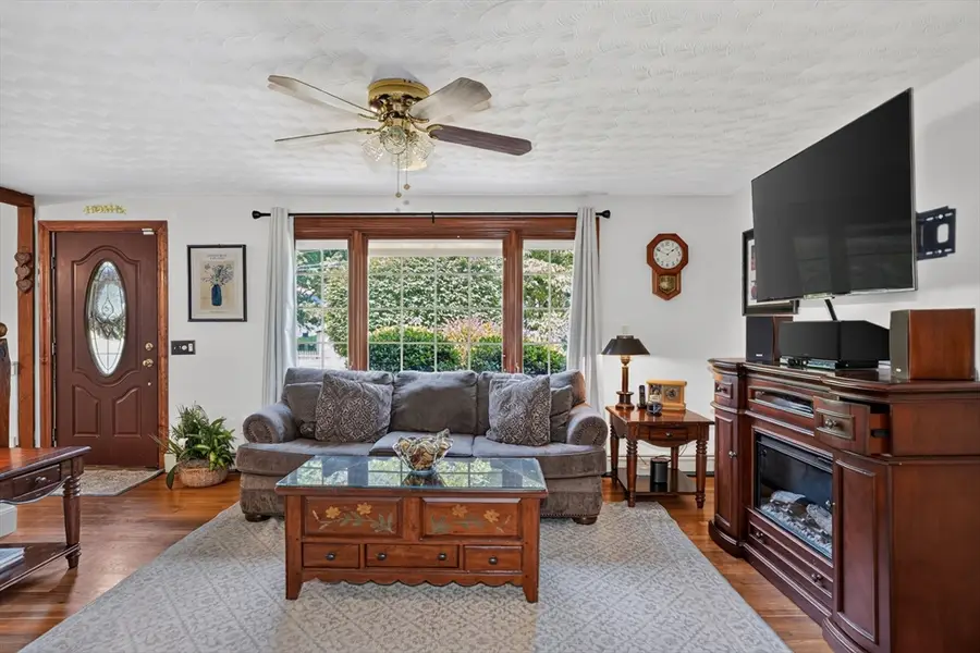 83 Crestwood Dr, Northborough, MA 01532 - #3