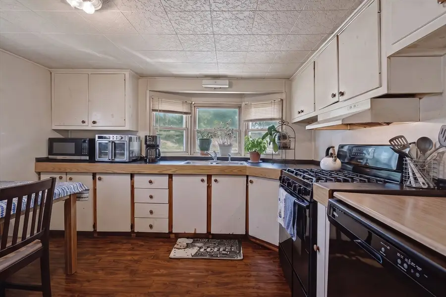 124 Mayflower Avenue, Taunton, MA 02780 - #3