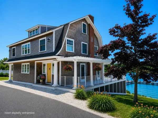 8 Onset Ave, Wareham, MA 02532