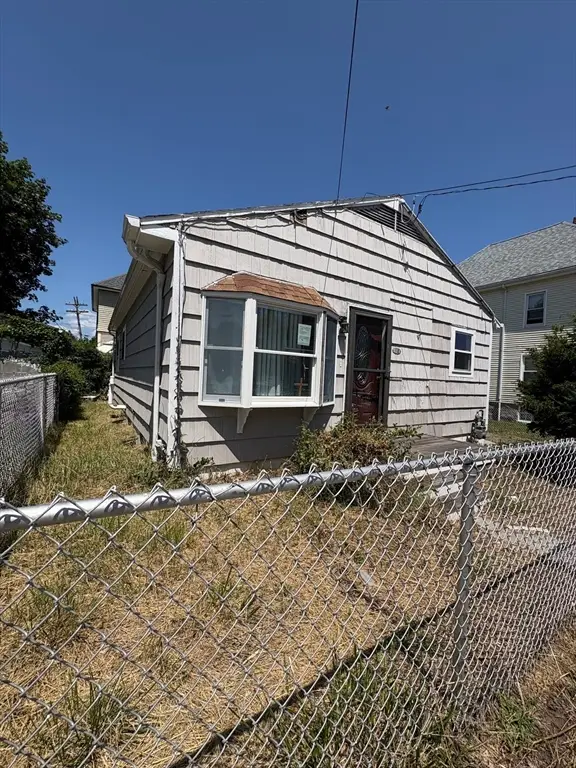 61 Taber St, New Bedford, MA 02740