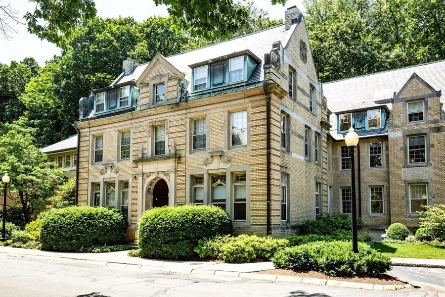 65 Glen Rd #H4, Brookline, MA 02445 - #2