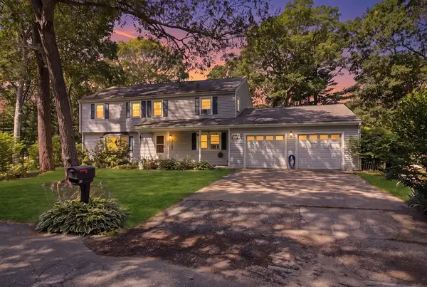 10 Roberta Dr, Wareham, MA 02532