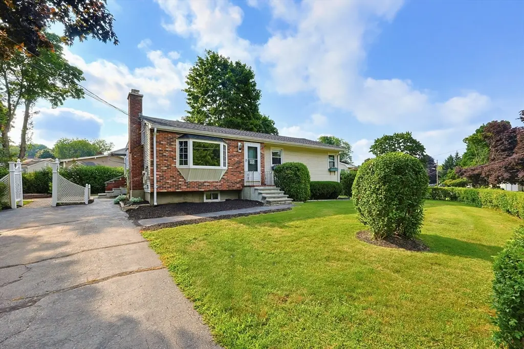 7 Hemlock Dr, Medway, MA 02053 - #1