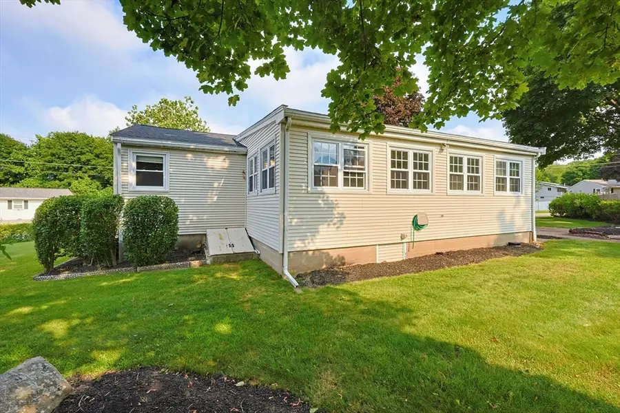 7 Hemlock Dr, Medway, MA 02053 - #3