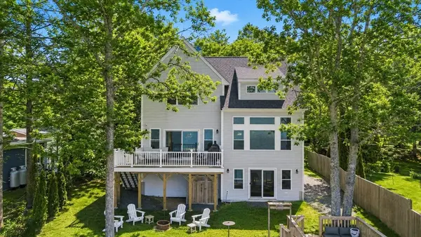 137 Sandy Beach Rd, Plymouth, MA 02360