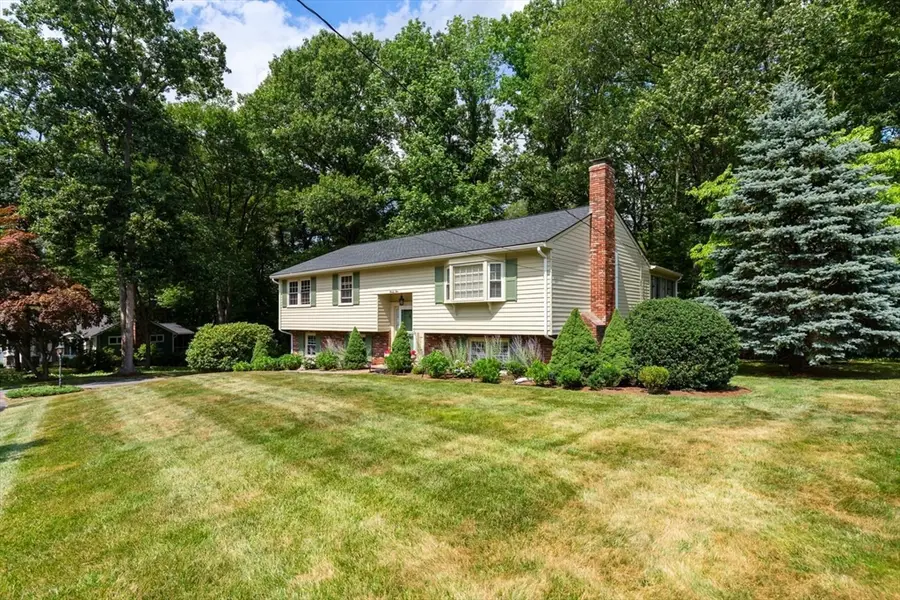 25 Lisa Lane, Reading, MA 01867 - #3