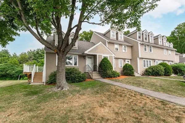 87 Merrimack Meadows Ln #87, Tewksbury, MA 01876