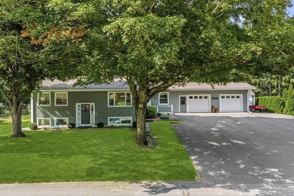 6 W Park Dr, Easthampton, MA 01027 - #1