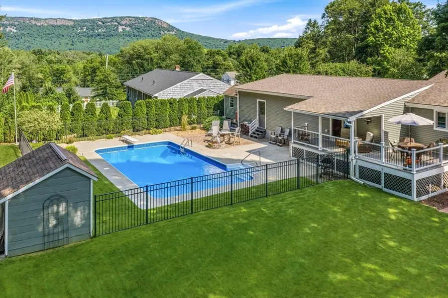 6 W Park Dr, Easthampton, MA 01027 - #2