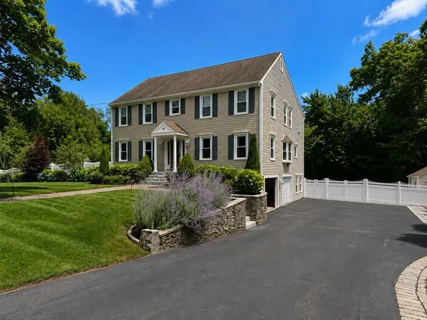 10 Stoneybrook Drive, Bridgewater, MA 02324