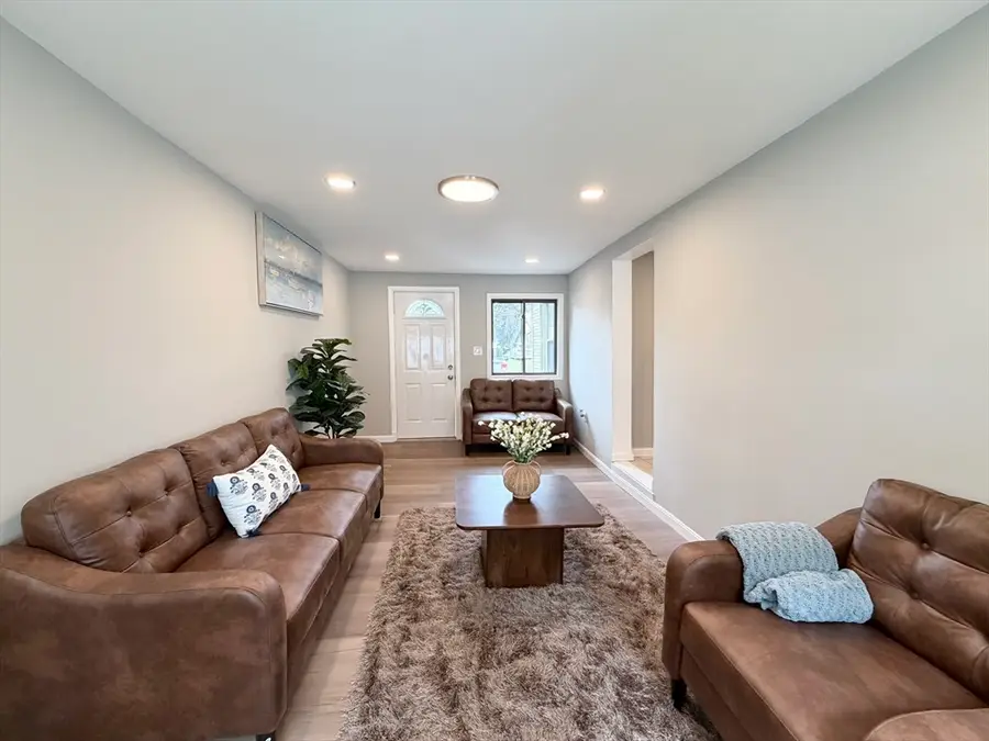 87 Vezina Ave, Leominster, MA 01453 - #2