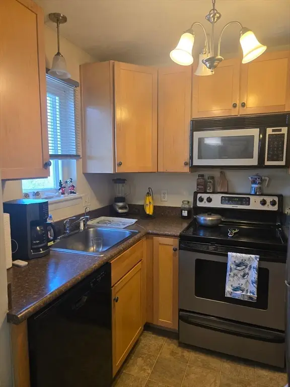 40 Saint Kolbe Dr #C, Holyoke, MA 01040 - #3