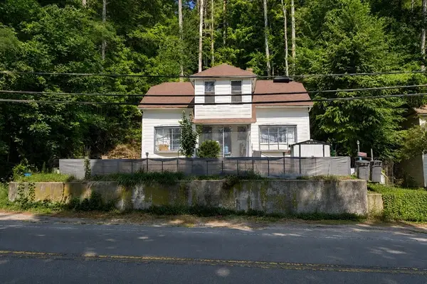291 S Main St, Athol, MA 01331