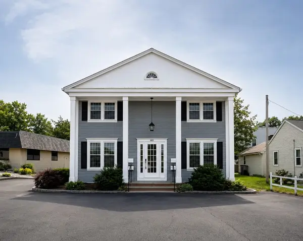 683 Main St, Falmouth, MA 02540