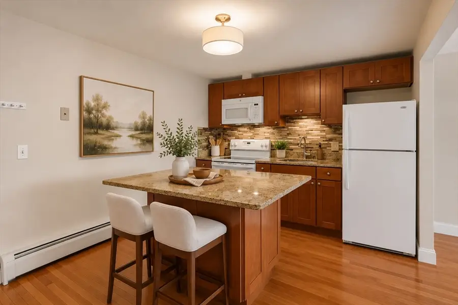 31 Pond St #22, Waltham, MA 02451 - #3
