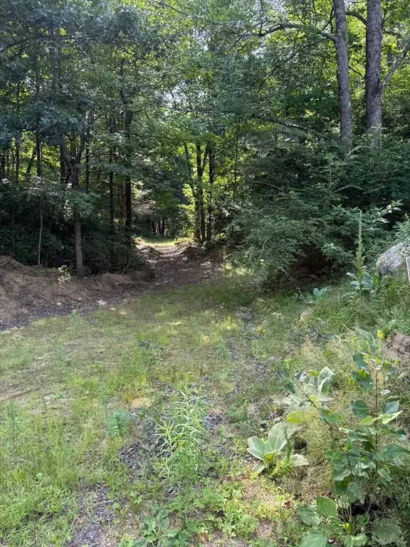 293 Warren Rd, Brimfield, MA 01010