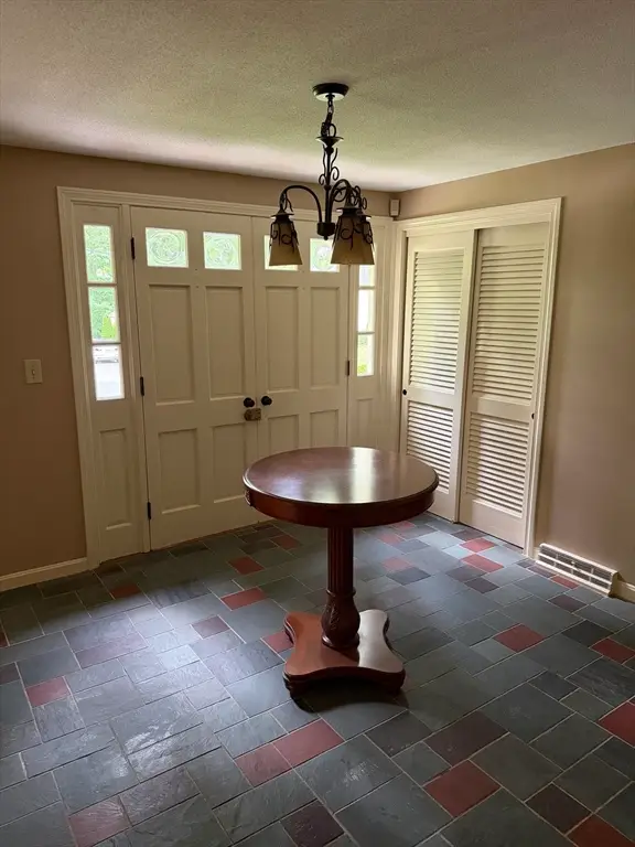 29 W Colonial Rd, Wilbraham, MA 01095 - #3