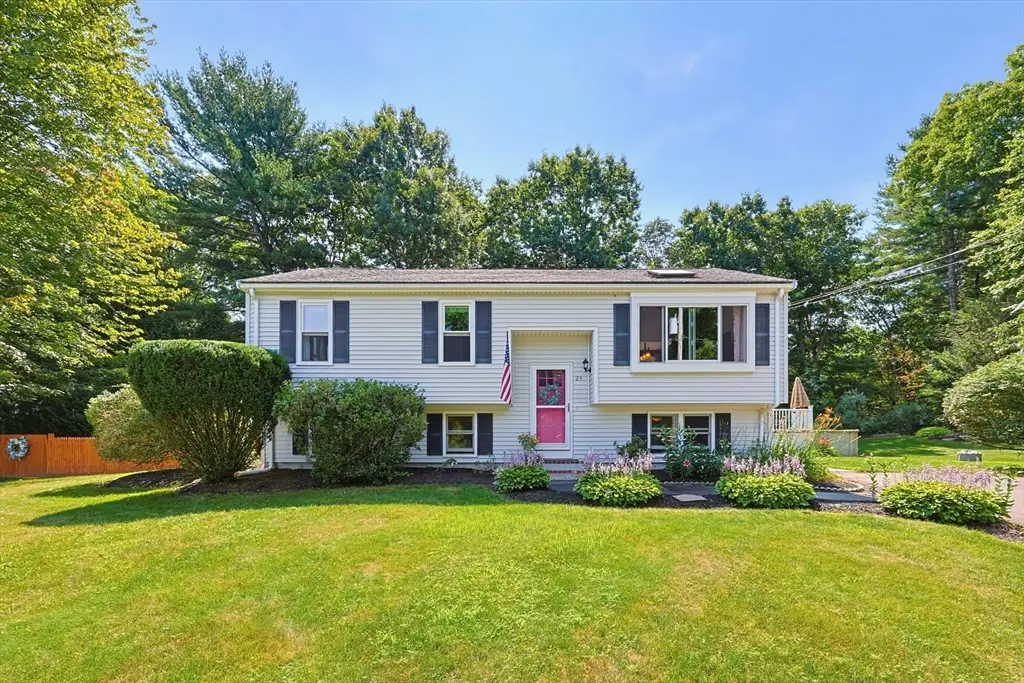 29 Tide Meadows Dr, Berkley, MA 02779 - #1