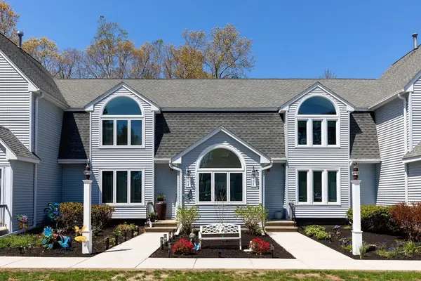 35 Pilgrim Village Road #402, Taunton, MA 02780