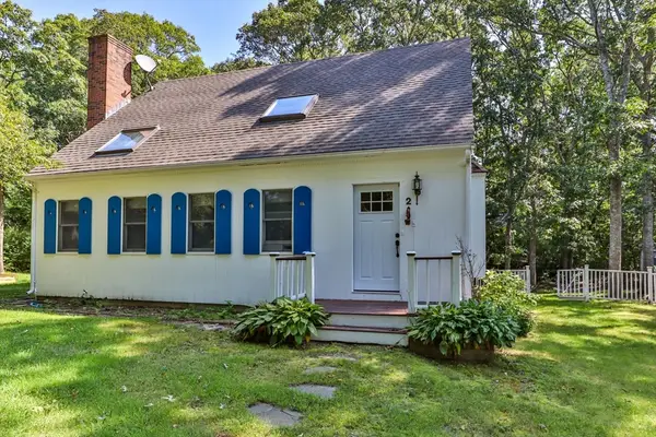 2 Sharon Ln, Sandwich, MA 02644