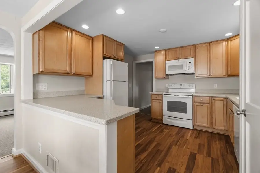 4 Abbott Rd, Waltham, MA 02452 - #2