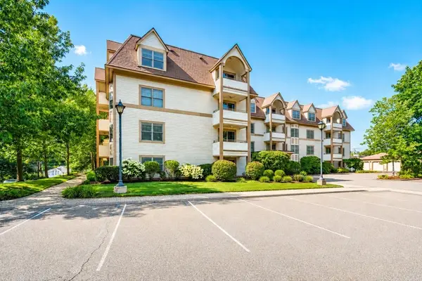 12 Russell Rd #103, Wellesley, MA 02482