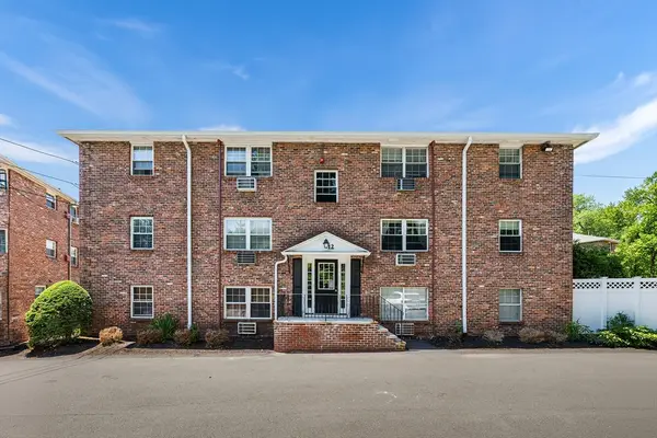 12 Colonial Village Dr #8, Arlington, MA 02474