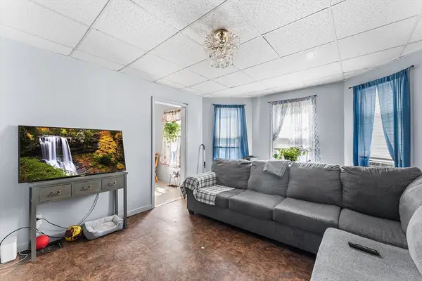13-15 Cass St, Springfield, MA 01104