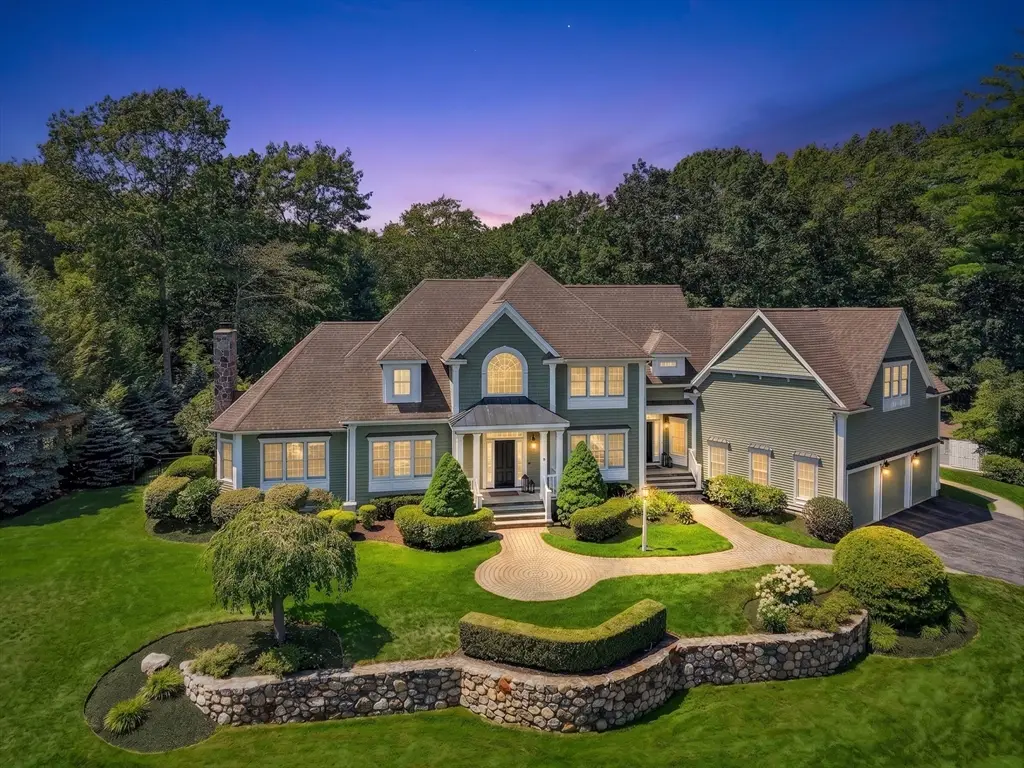 2 Goldman Cir, Bedford, MA 01730 - #1