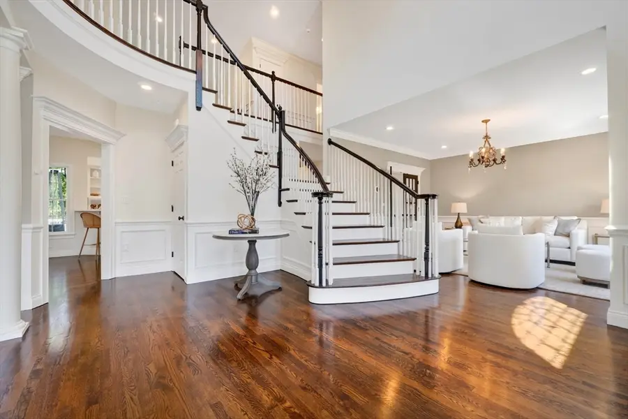 2 Goldman Cir, Bedford, MA 01730 - #3