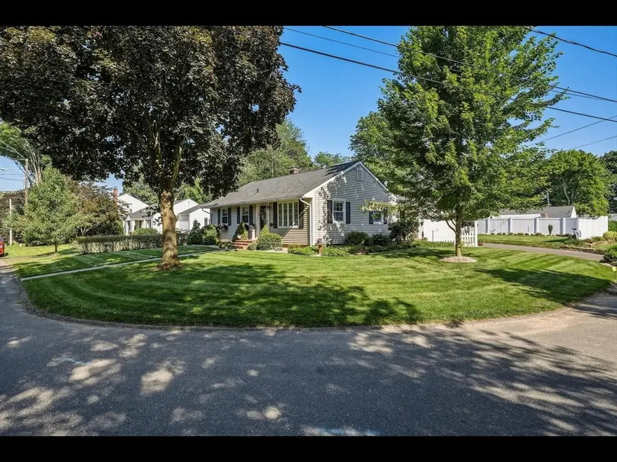 36 Helen Cir, East Longmeadow, MA 01028 - #2