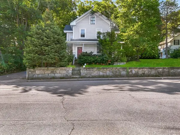 2 Lexington St, Woburn, MA 01801