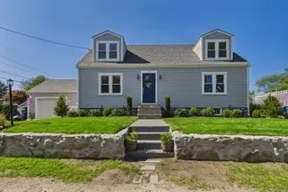 13 Hammond Street, Mattapoisett, MA 02739