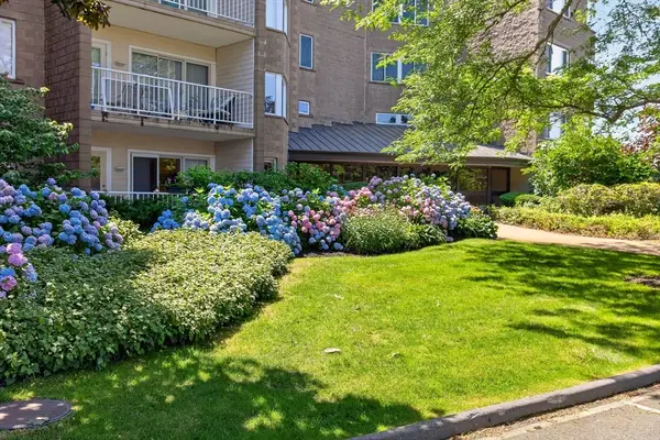 1 Belmont Rd #APT 315, Harwich, MA 02671
