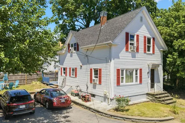 7 Woodwards Ln, Taunton, MA 02780