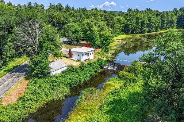23 School Street, Granby, MA 01033