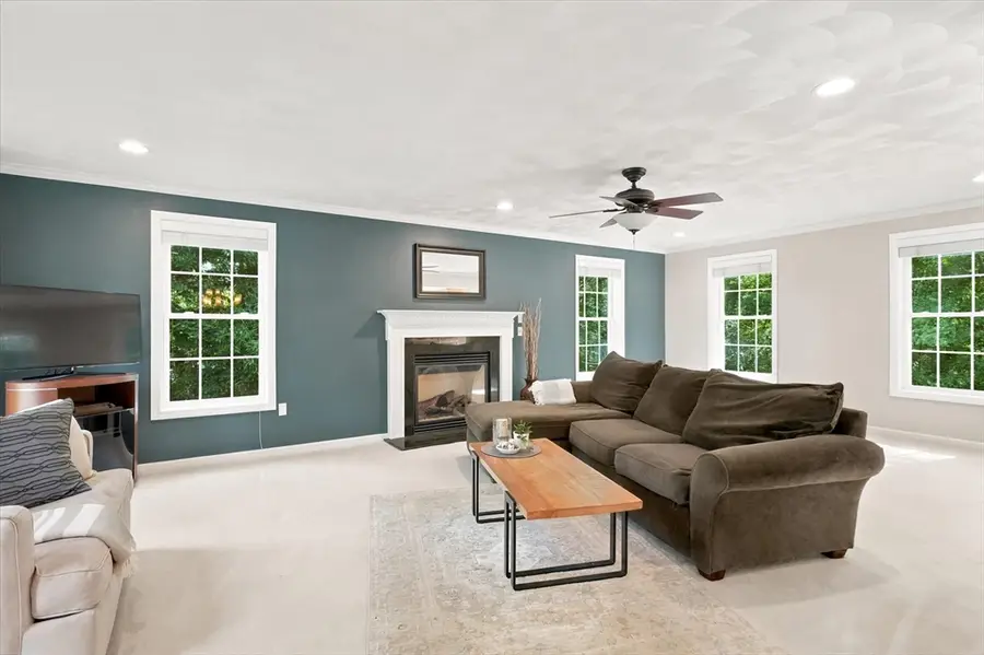 6 Londonderry Ln, Georgetown, MA 01833 - #3