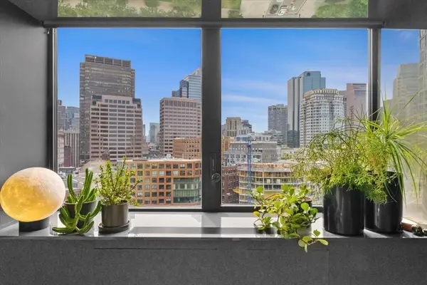 65 East India Row #16B, Boston, MA 02110