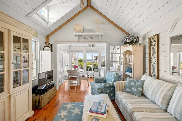 26 Vineyard View Lane, Mashpee, MA 02649