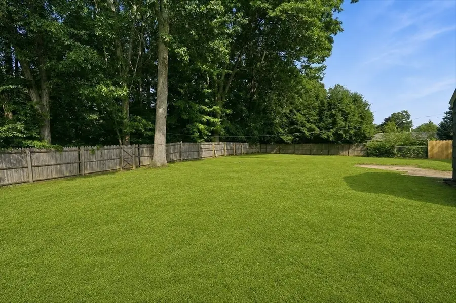 300 Newhouse St, Springfield, MA 01118 - #3