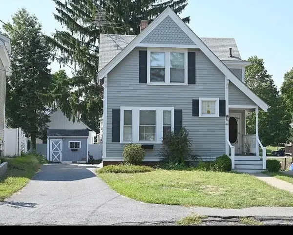 44 Lincoln St, Hudson, MA 01749