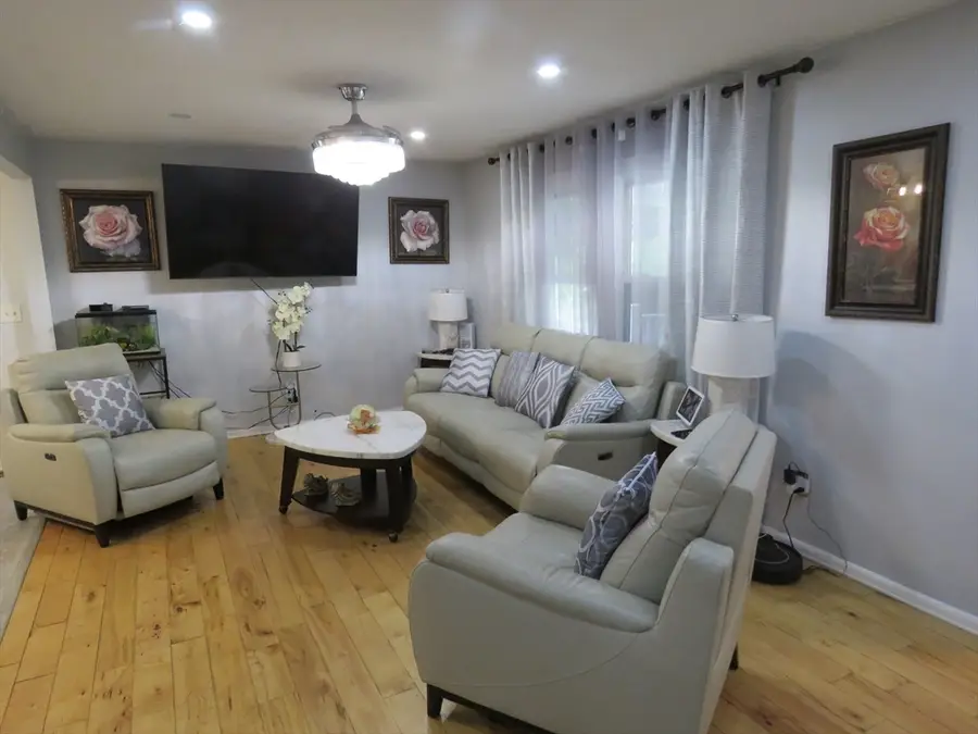 89 N High St, Foxboro, MA 02035 - #2