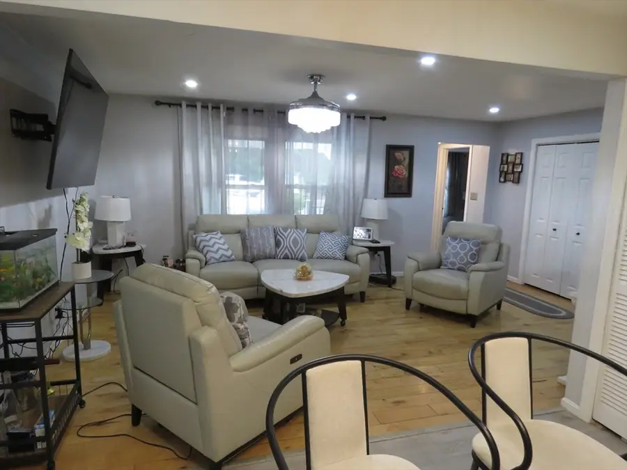 89 N High St, Foxboro, MA 02035 - #3